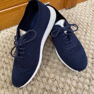 Cole haan navy knit wing tips with silver details